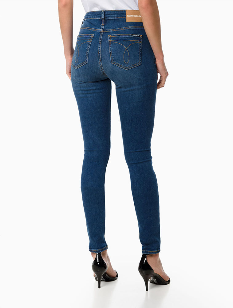 Calca-Jeans-Feminina-Five-Pockets-Super-Skinny-Cintura-Media-Azul-Medio-Calvin-Klein---34