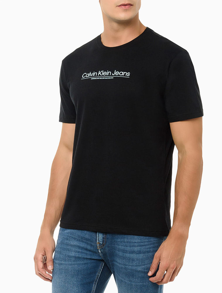 Camiseta Calvin Klein Lettering Assinatura Alto Relevo Masculino