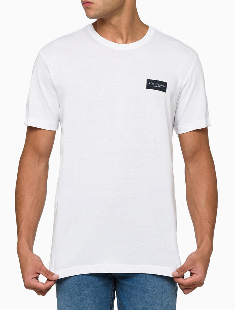 Camiseta Calvin Klein Jeans Lettering Branca/Azul  Camiseta calvin klein,  Camisa calvin klein, Camiseta masculina
