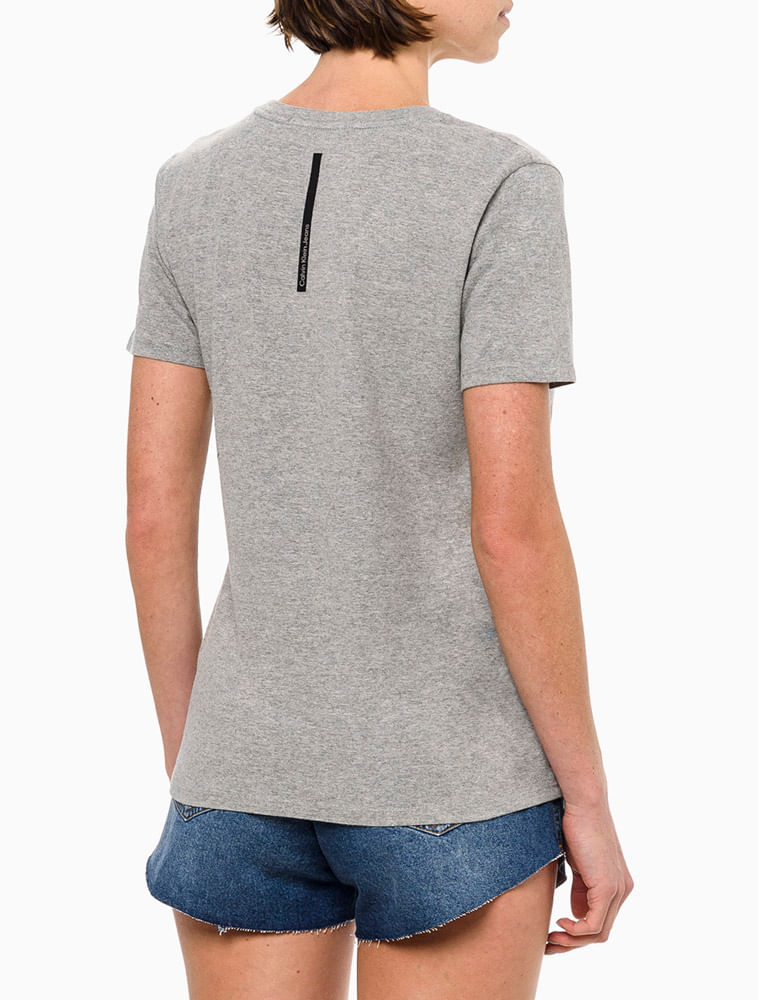 CKJF101_0966_3-CAMISETA-MC-V-CKJ-FEM-LOGO-BASICO-PEITO