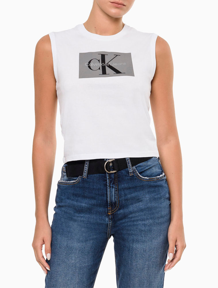 CKJF110_0900_1-CAMISETA-SM-CKJ-FEM-RE-ISSUE-RETANGULO