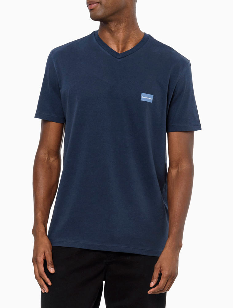 CKJM100_0598_1-CAMISETA-DEC-V-MC-CKJ-MASC-LOGO-RET-PEI