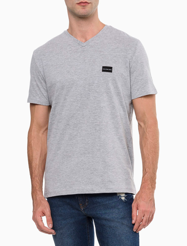 CKJM100_0966_1-CAMISETA-DEC-V-MC-CKJ-MASC-LOGO-RET-PEI
