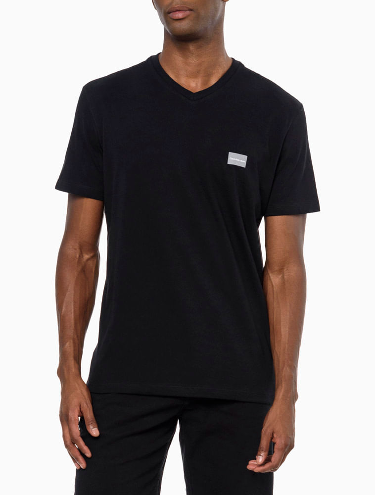 CKJM100_0987_1-CAMISETA-DEC-V-MC-CKJ-MASC-LOGO-RET-PEI