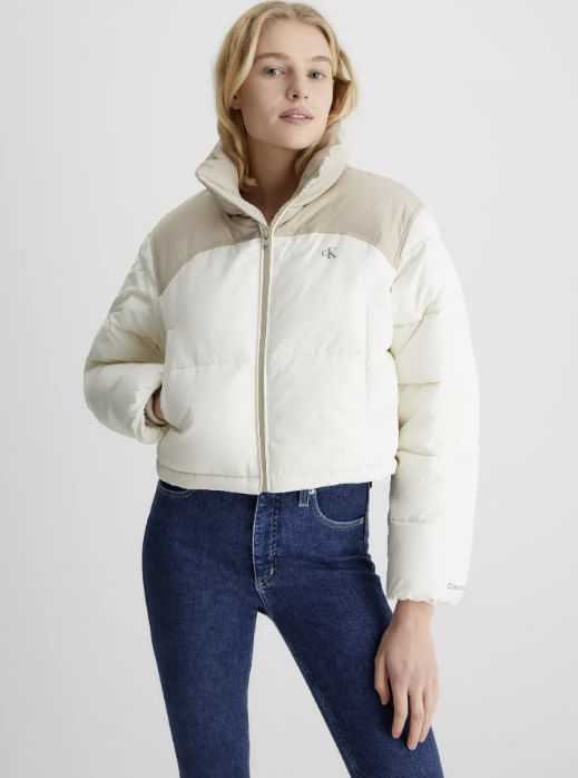 J20J222340_0111_1-JAQUETA-CKJ-PUFFER-CROPPED-LOGO-NO-PEITO