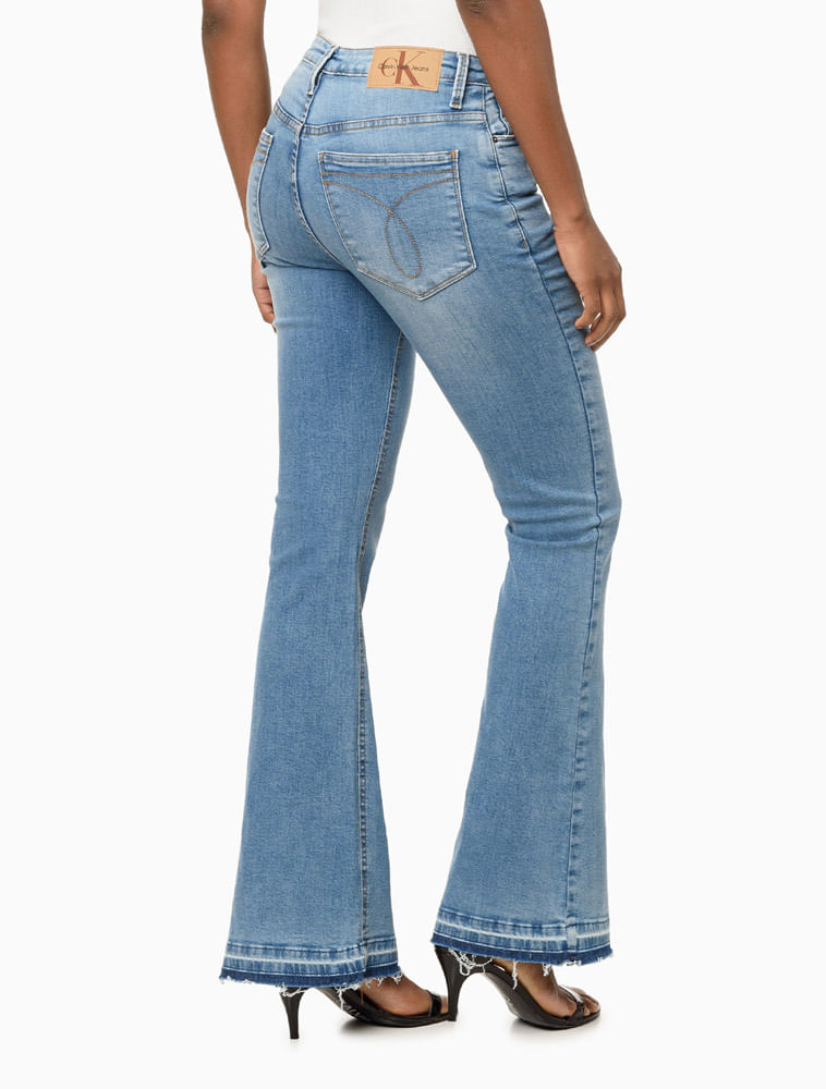 CF4PC11JF099_0505_3-CALCA-JEANS-FLARE-BARRAS-DESFEITAS