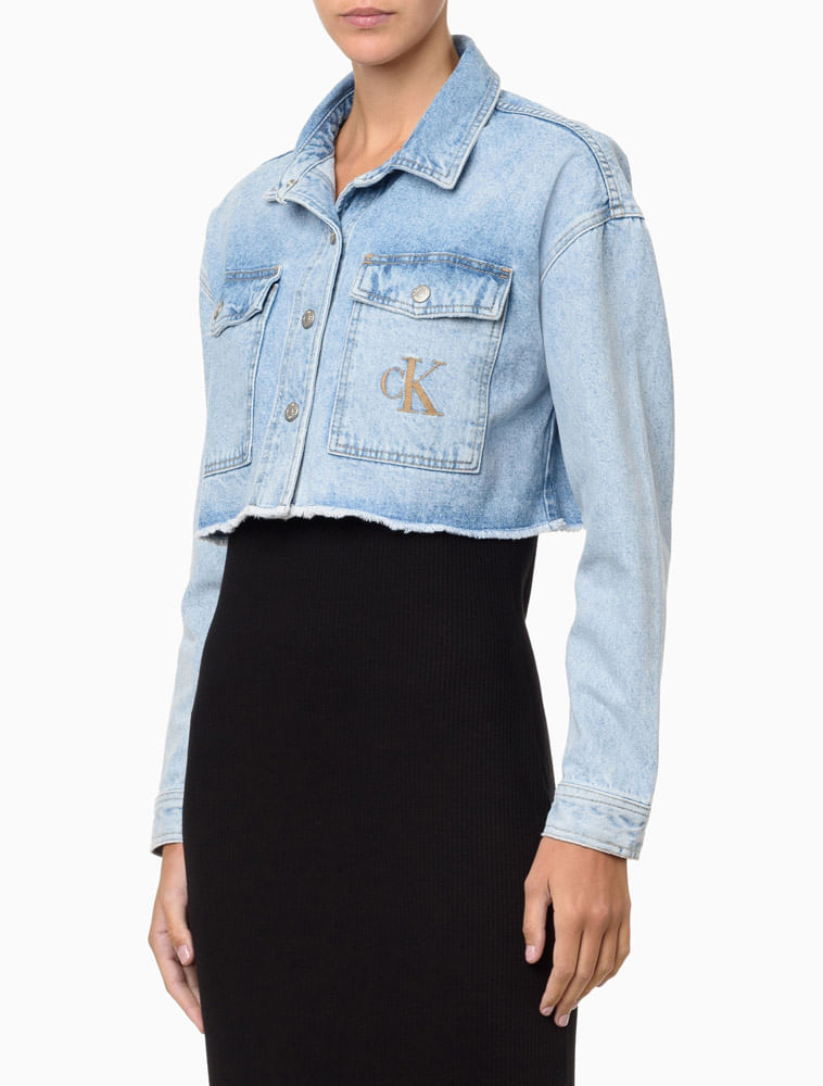 CF4PS64OJ099_0505_1-OVERSHIRT-CROPPED-JEANS-COM-BORDADO