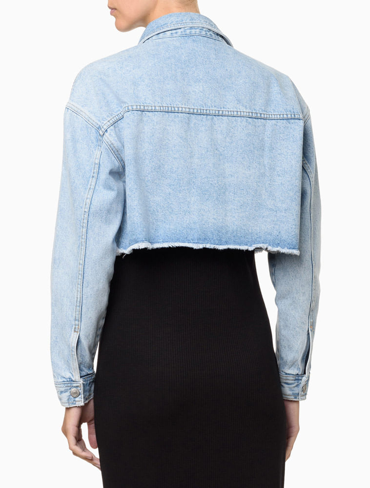 CF4PS64OJ099_0505_3-OVERSHIRT-CROPPED-JEANS-COM-BORDADO