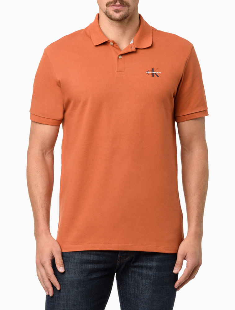 CKJM201G_0981_1-POLO-MC-CKJ-MASC-LOGO-RE-ISSUE-PEITO