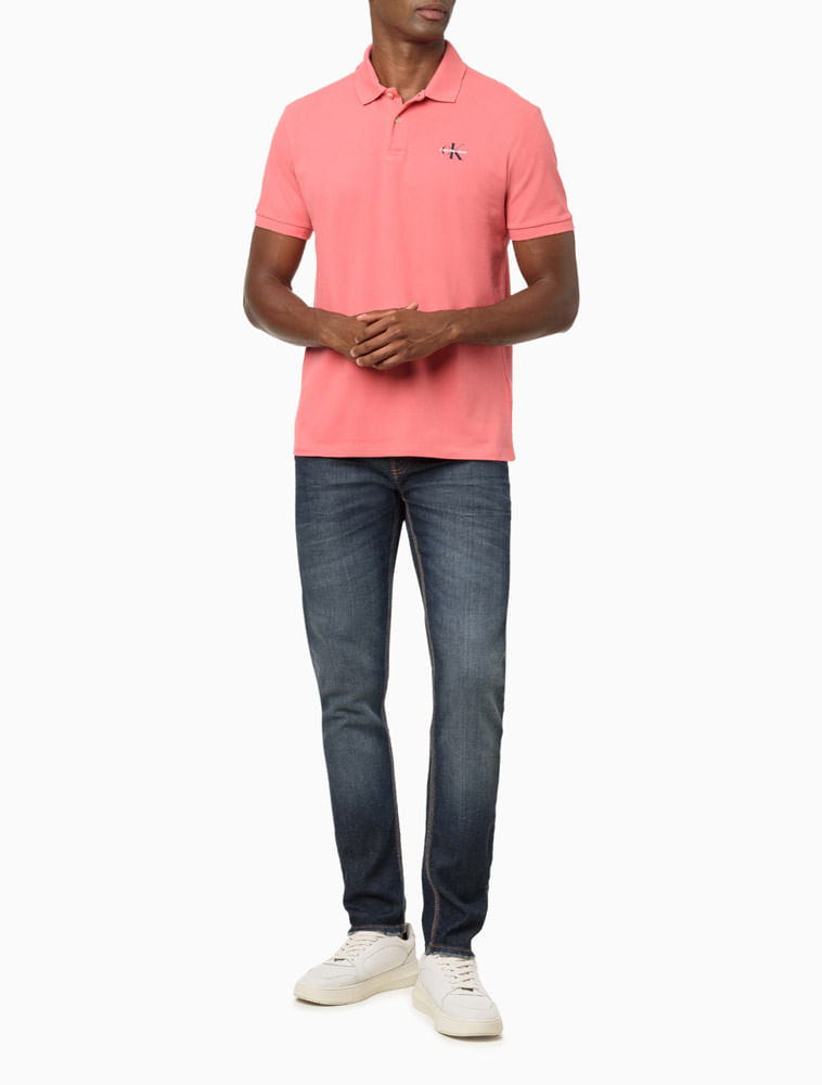 CKJM201G_0222_2-POLO-MC-CKJ-MASC-LOGO-RE-ISSUE-PEITO