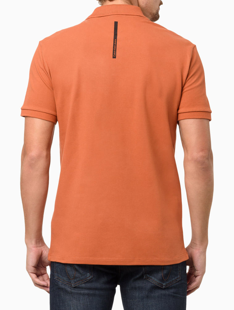CKJM201G_0981_3-POLO-MC-CKJ-MASC-LOGO-RE-ISSUE-PEITO