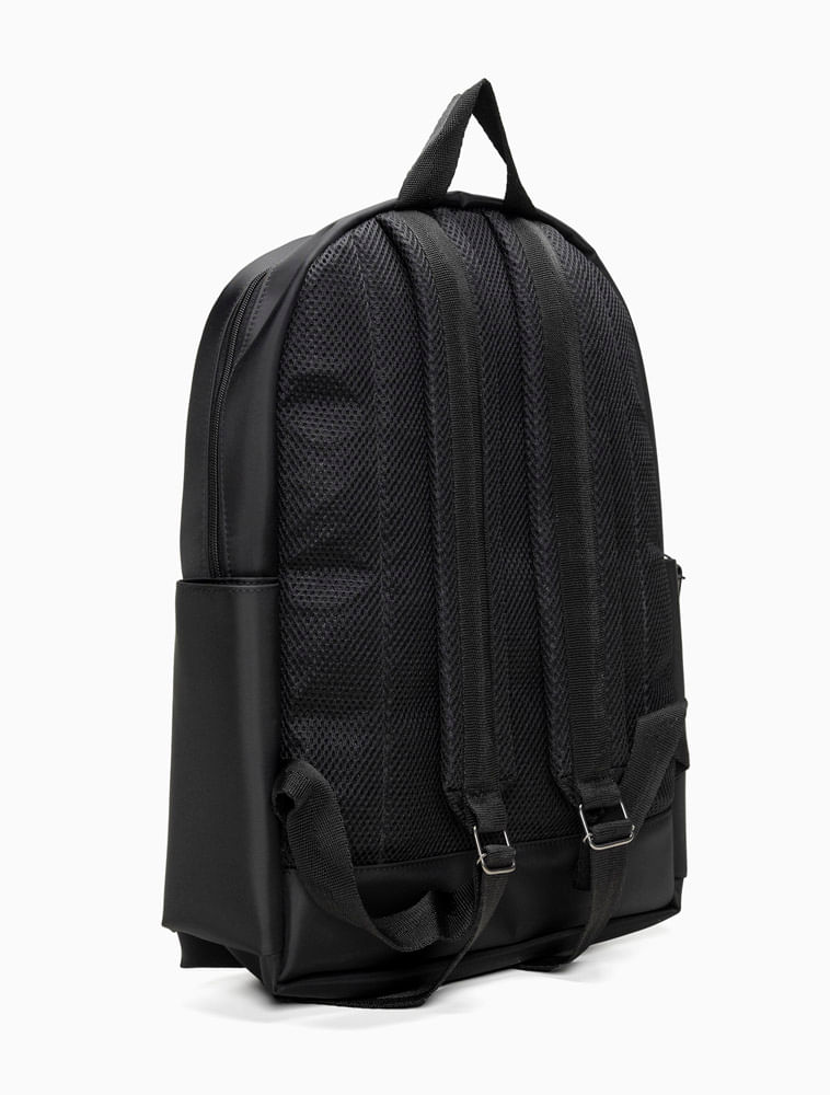 CM4PC86MO095_0987_2-MOCHILA-CKJ-BORDADO-CK