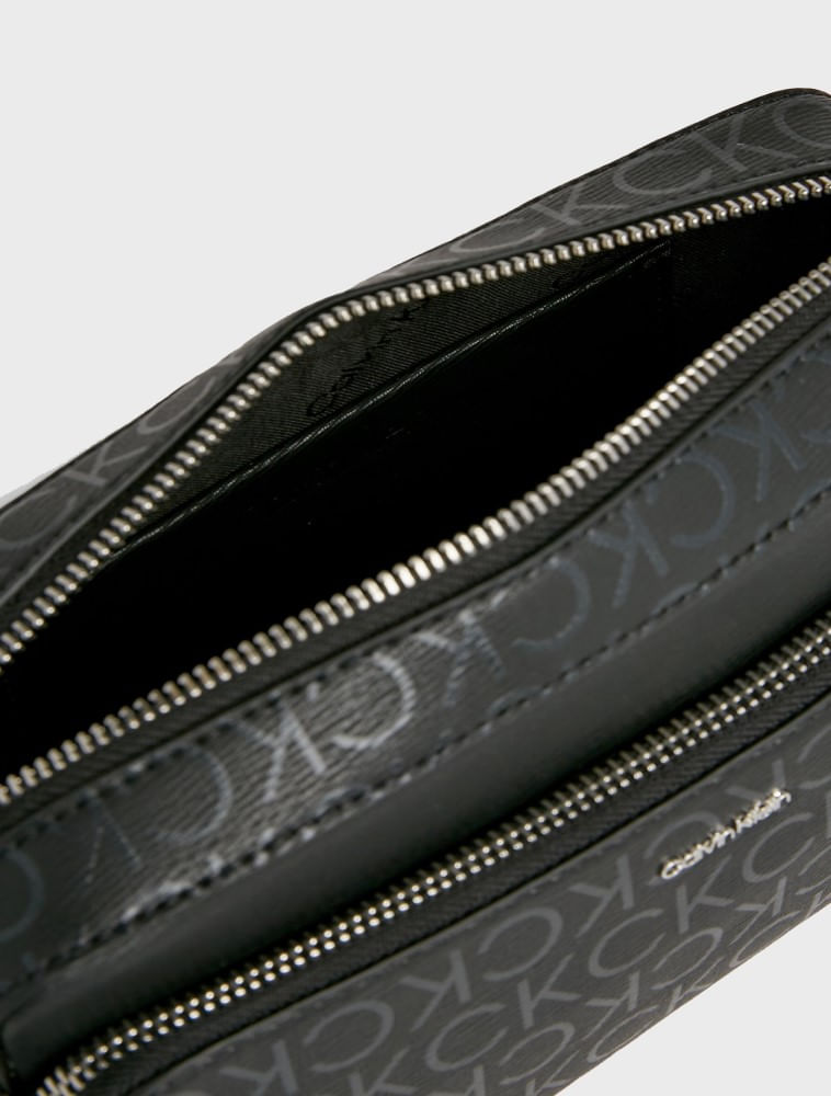 K60K611926_0987_4-BOLSA-TRANSVERSAL-CK-MONOGRAMA-ALCA-LARG