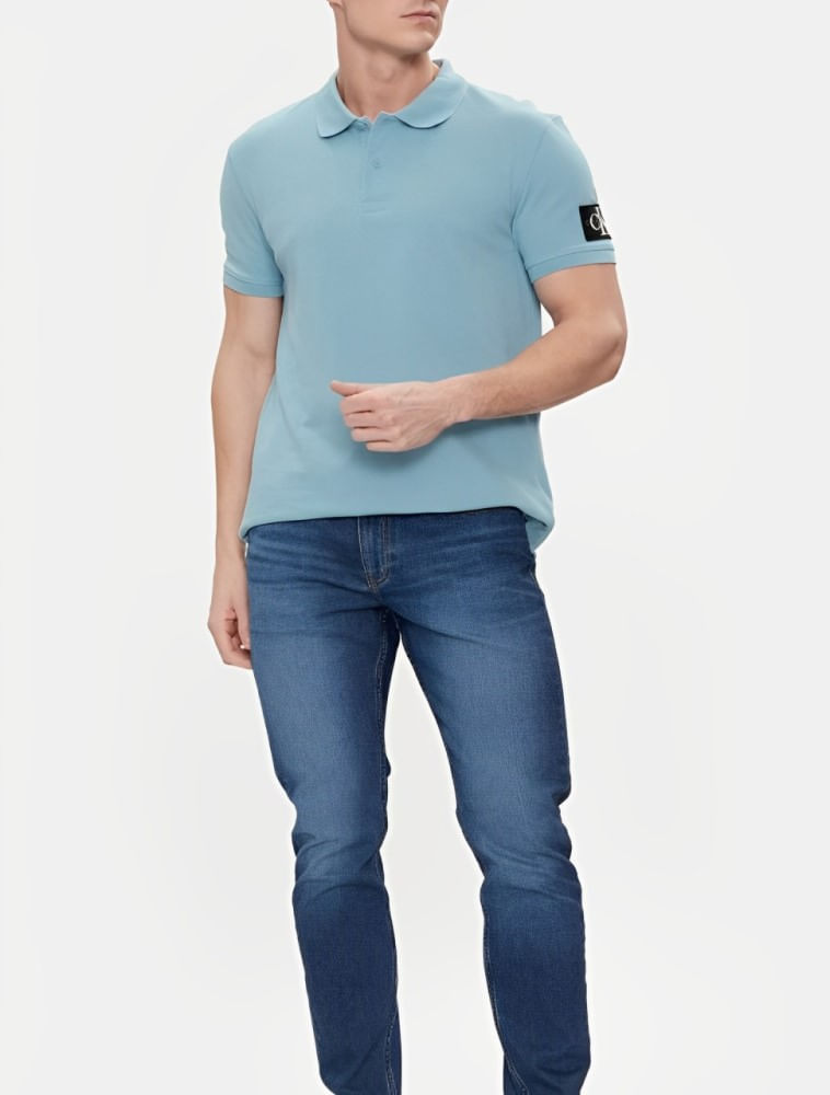 J30J323394_0505_3-POLO-M-C-CKJ-ETIQUETA-MANGA