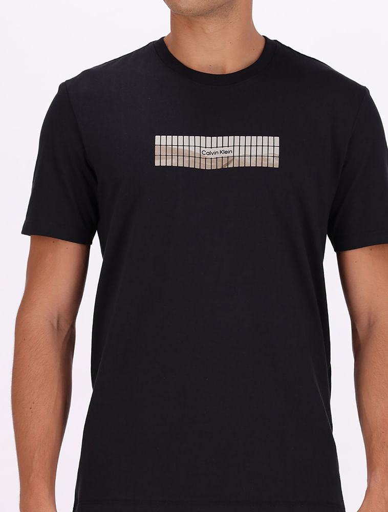 CM4PS01TC673_0987_2-CAMISETA-MC-CK-MASC-SAND