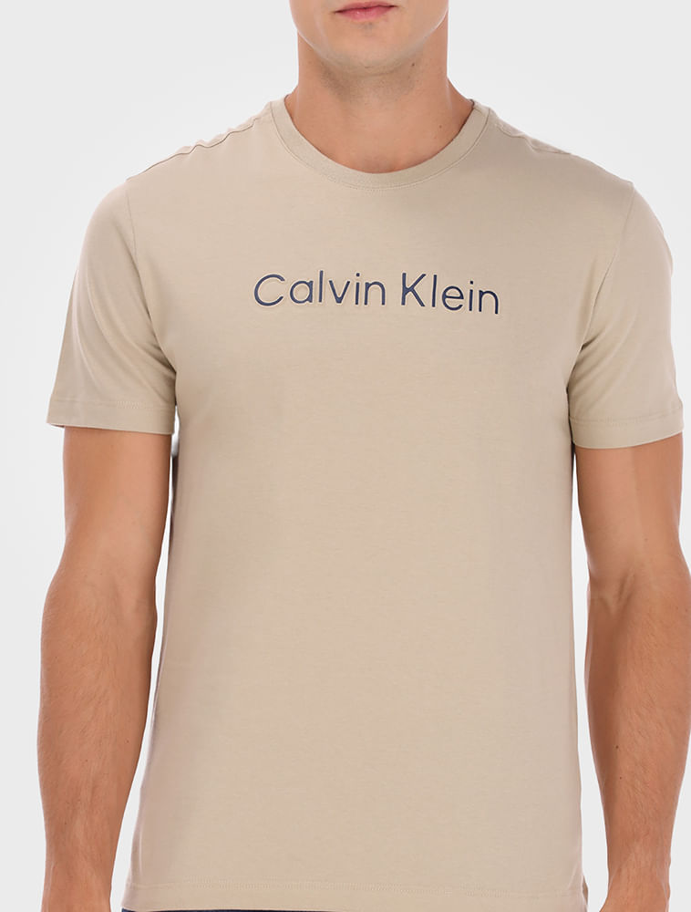 CM4PW01TC660_0712_2-CAMISETA-MC-CK-MASC-EMBOSSED-COLOR