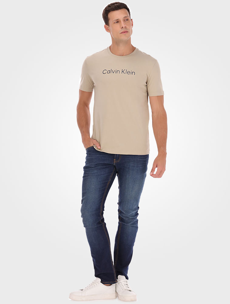 CM4PW01TC660_0712_4-CAMISETA-MC-CK-MASC-EMBOSSED-COLOR