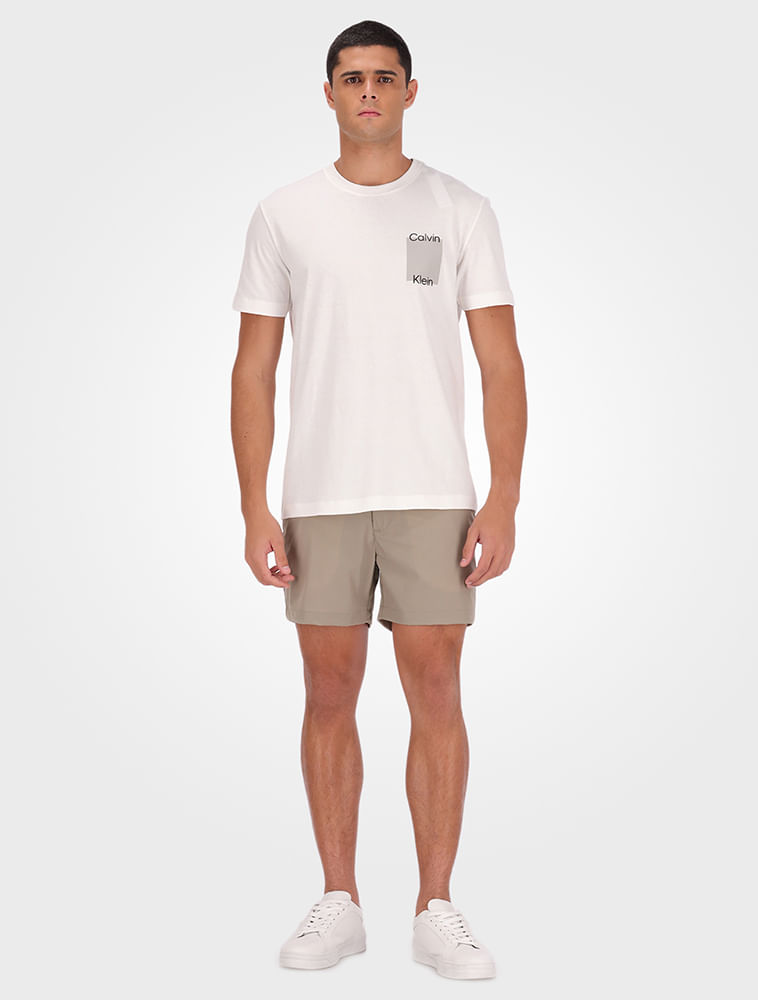 CM4PW01TC670_0111_4-CAMISETA-MC-CK-MASC-LOGO-RELEVO