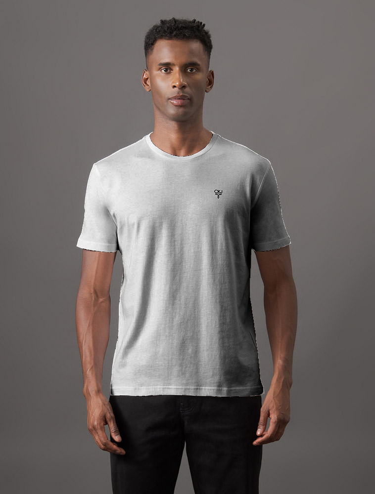 CKJM107_0966_1-CAMISETA-MC-CKJ-MASC-OMEGA-PEITO