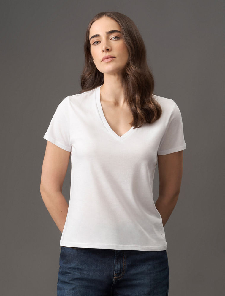 CKJF05_0900_1-CAMISETA-CKJ-FEM-M-C-ESSENTIALS-GOLA-V