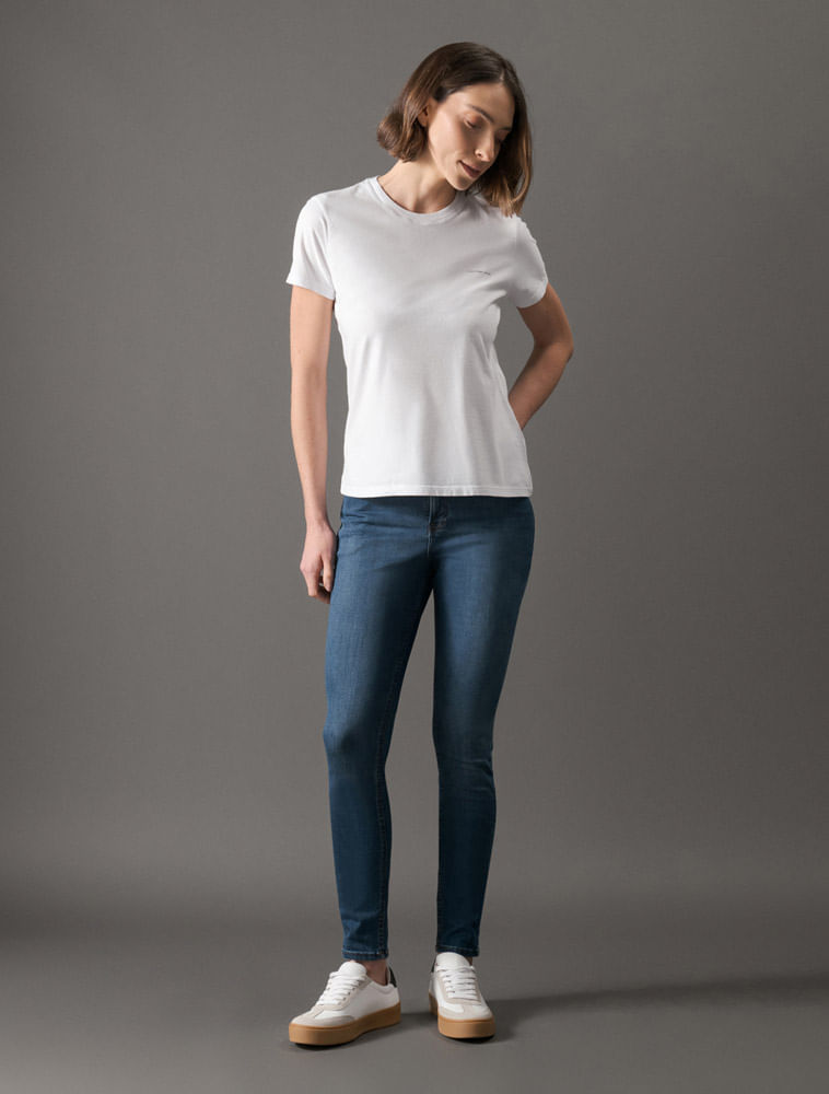 CKJF100_0900_3-CAMISETA-CKJ-FEM-MICROLOGO-PEITO