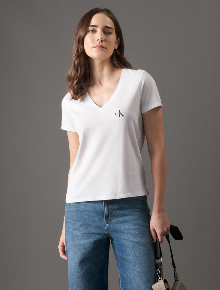 CKJF123_0900_1-CAMISETA-CKJ-FEM-DECOTE-V-REISSUE