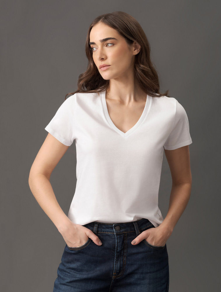 CKJF05_0900_5-CAMISETA-CKJ-FEM-M-C-ESSENTIALS-GOLA-V