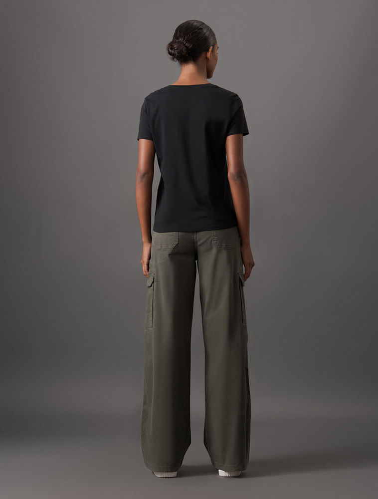 CKJF123_0987_2-CAMISETA-CKJ-FEM-DECOTE-V-REISSUE