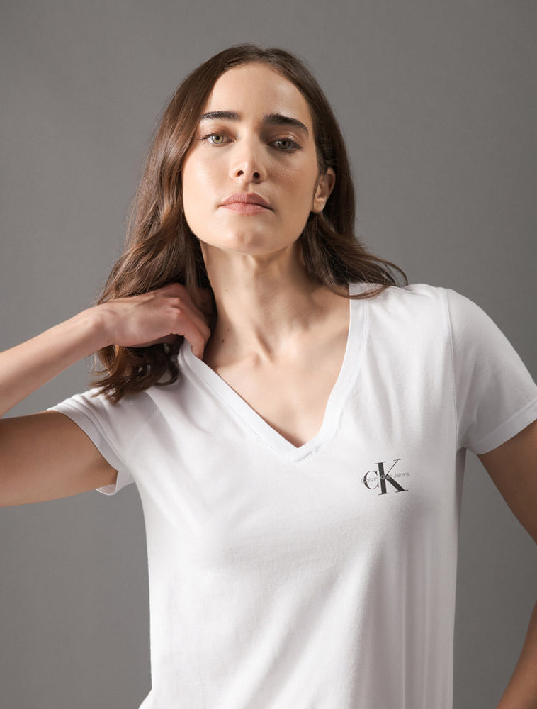 CKJF123_0900_4-CAMISETA-CKJ-FEM-DECOTE-V-REISSUE