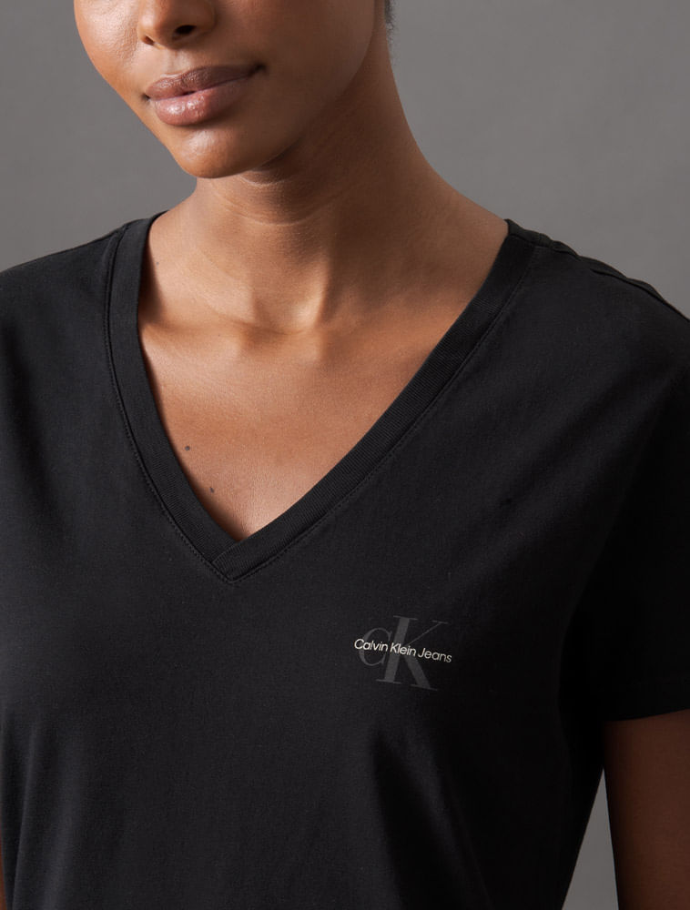 CKJF123_0987_4-CAMISETA-CKJ-FEM-DECOTE-V-REISSUE