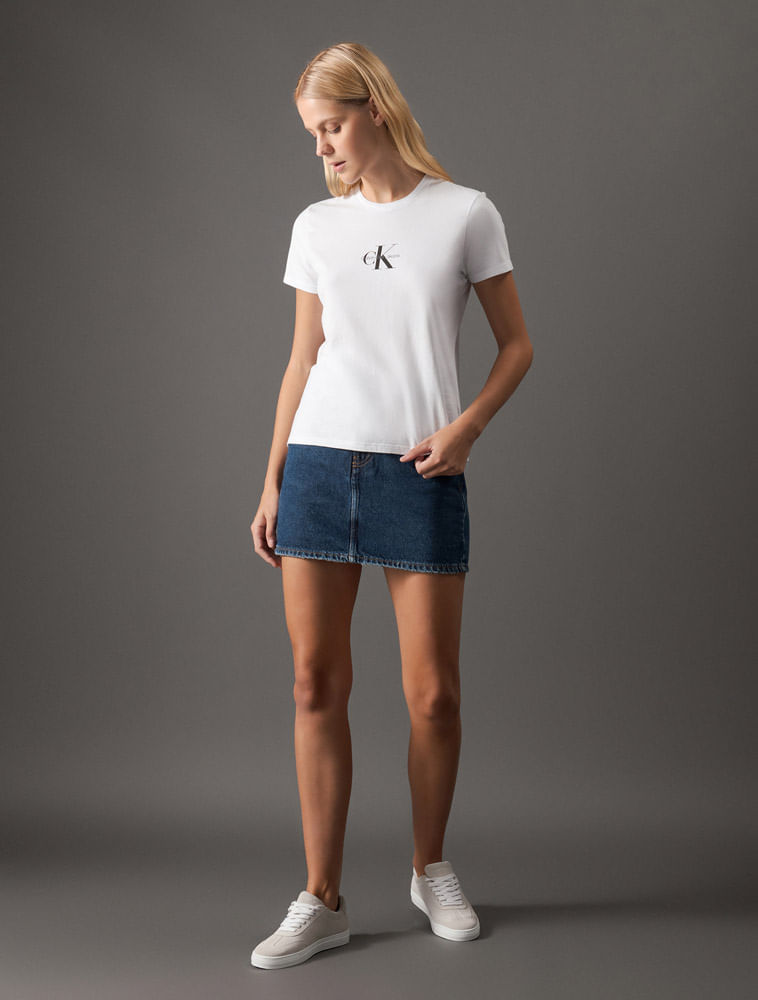 CKJF127_0900_3-CAMISETA-CKJ-FEM-REISSUE-CENTRALIZADO