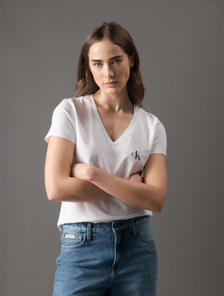 CKJF123_0900_5-CAMISETA-CKJ-FEM-DECOTE-V-REISSUE