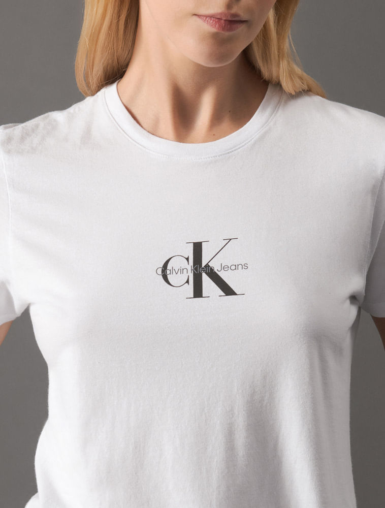 CKJF127_0900_4-CAMISETA-CKJ-FEM-REISSUE-CENTRALIZADO