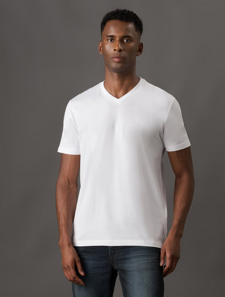CKJM05_0900_1-CAMISETA-CKJ-MC-DEC-V-ESSENTIALS