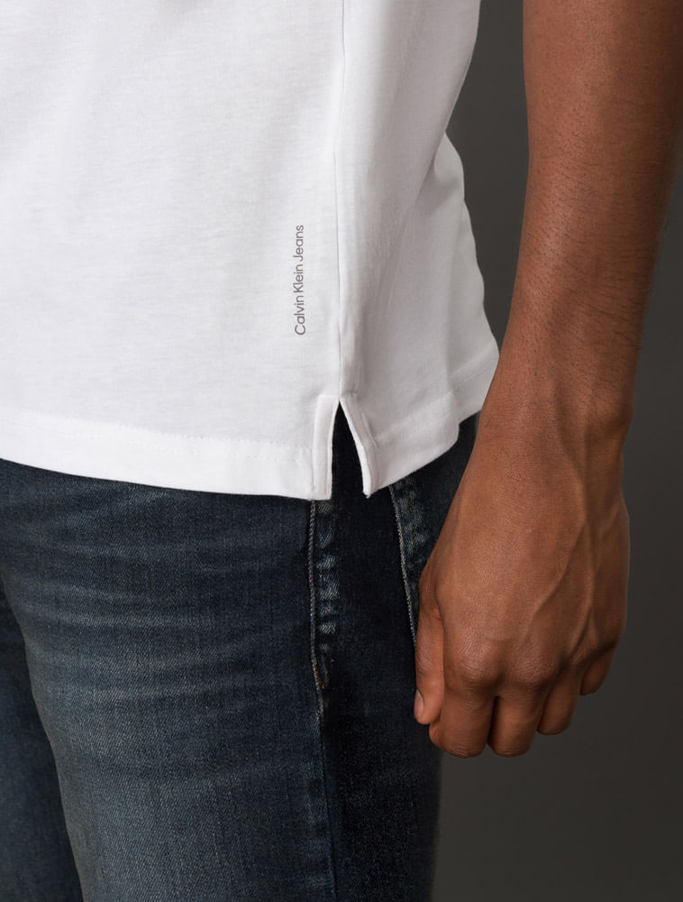 CKJM05_0900_4-CAMISETA-CKJ-MC-DEC-V-ESSENTIALS