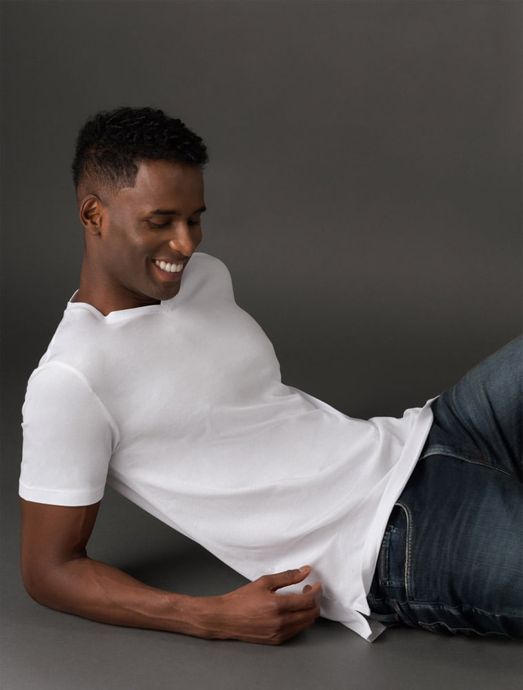 CKJM05_0900_5-CAMISETA-CKJ-MC-DEC-V-ESSENTIALS