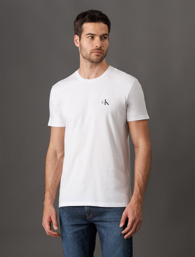CKJM103_0900_1-CAMISETA-MC-CKJ-MASC-REISSUE-PEITO