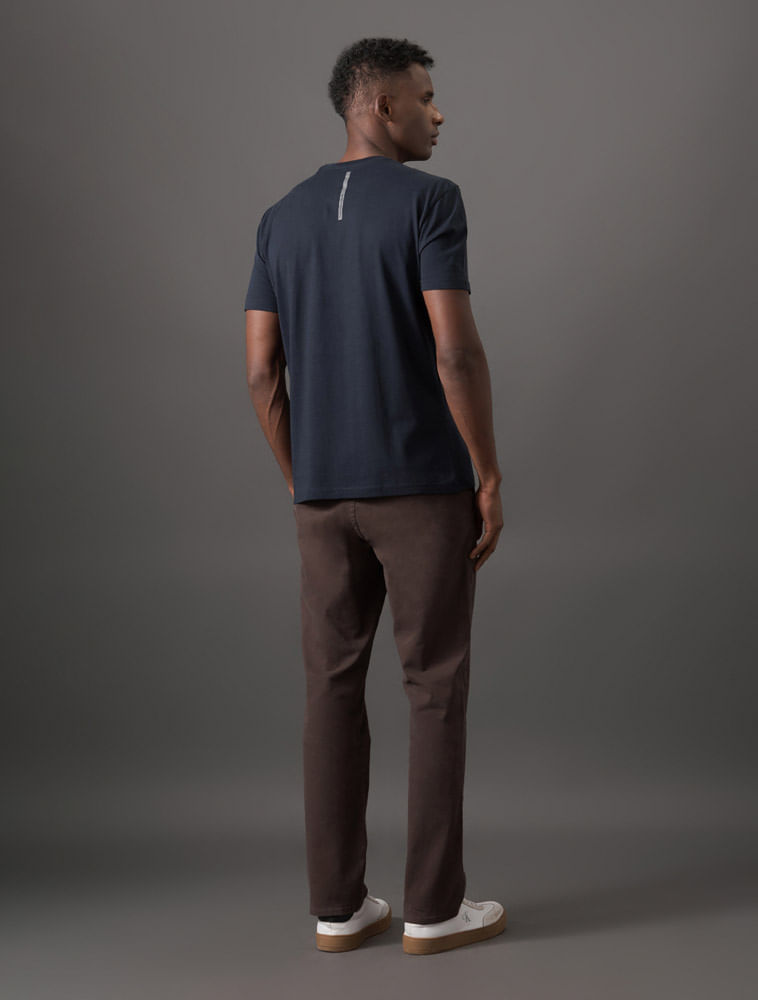 CKJM107_0598_2-CAMISETA-MC-CKJ-MASC-OMEGA-PEITO