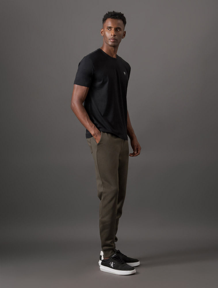 CKJM107_0987_3-CAMISETA-MC-CKJ-MASC-OMEGA-PEITO