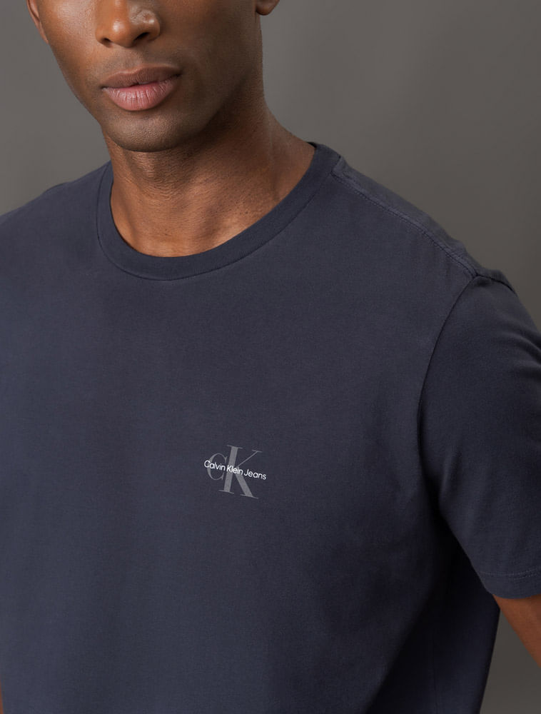 CKJM103_0598_4-CAMISETA-MC-CKJ-MASC-REISSUE-PEITO