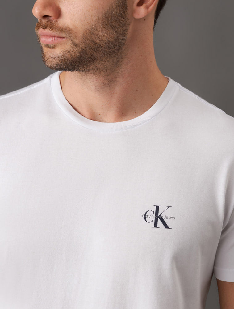 CKJM103_0900_4-CAMISETA-MC-CKJ-MASC-REISSUE-PEITO