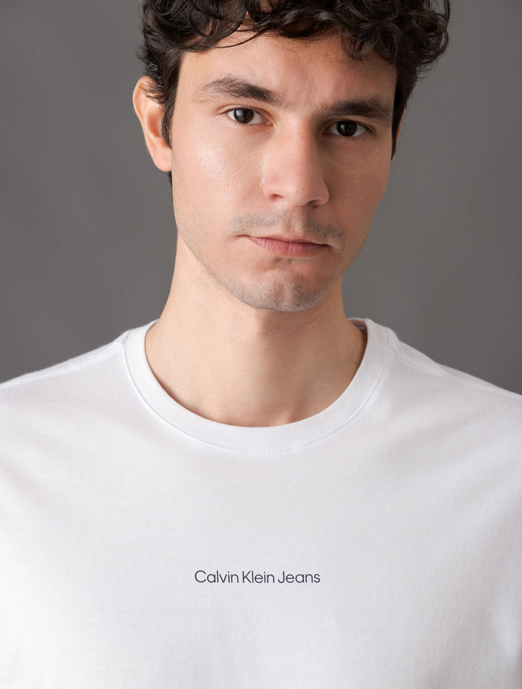 CKJM106_0900_4-CAMISETA-MC-CKJ-MASC-LOGO-CENTRALIZADO