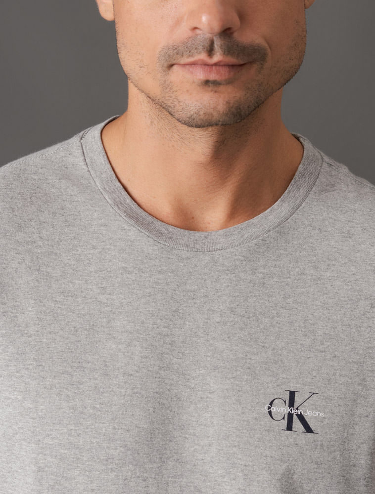 CKJM103_0966_4-CAMISETA-MC-CKJ-MASC-REISSUE-PEITO