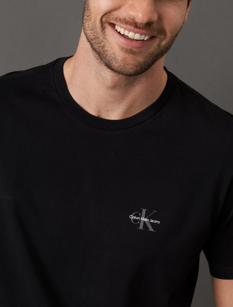 CKJM103_0987_4-CAMISETA-MC-CKJ-MASC-REISSUE-PEITO