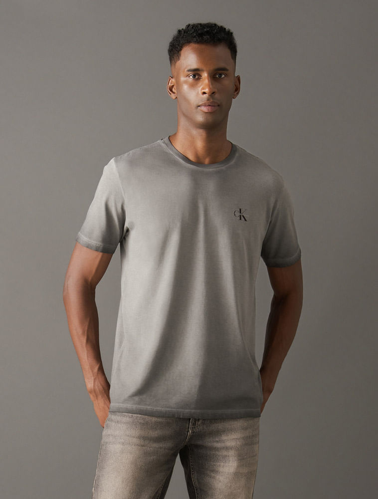 CKJM113_0984_1-CAMISETA-MC-CKJ-MASC-REISSUE-TINTO-SUJO