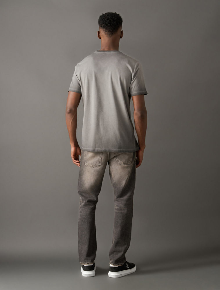 CKJM113_0984_2-CAMISETA-MC-CKJ-MASC-REISSUE-TINTO-SUJO