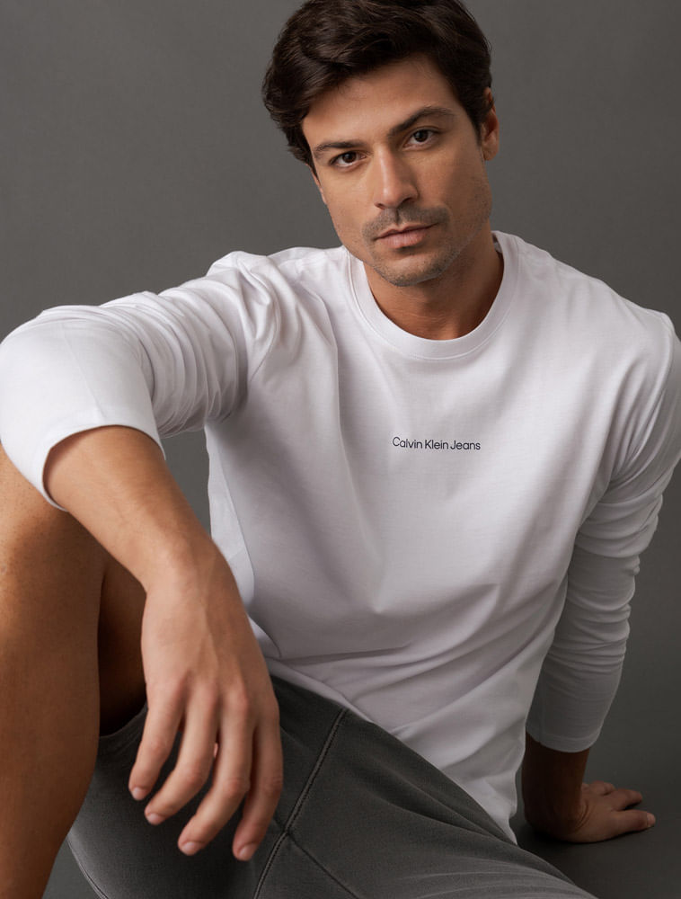 CKJM110_0900_5-CAMISETA-ML-CKJ-MASC-LOGO-CENTRALIZADO