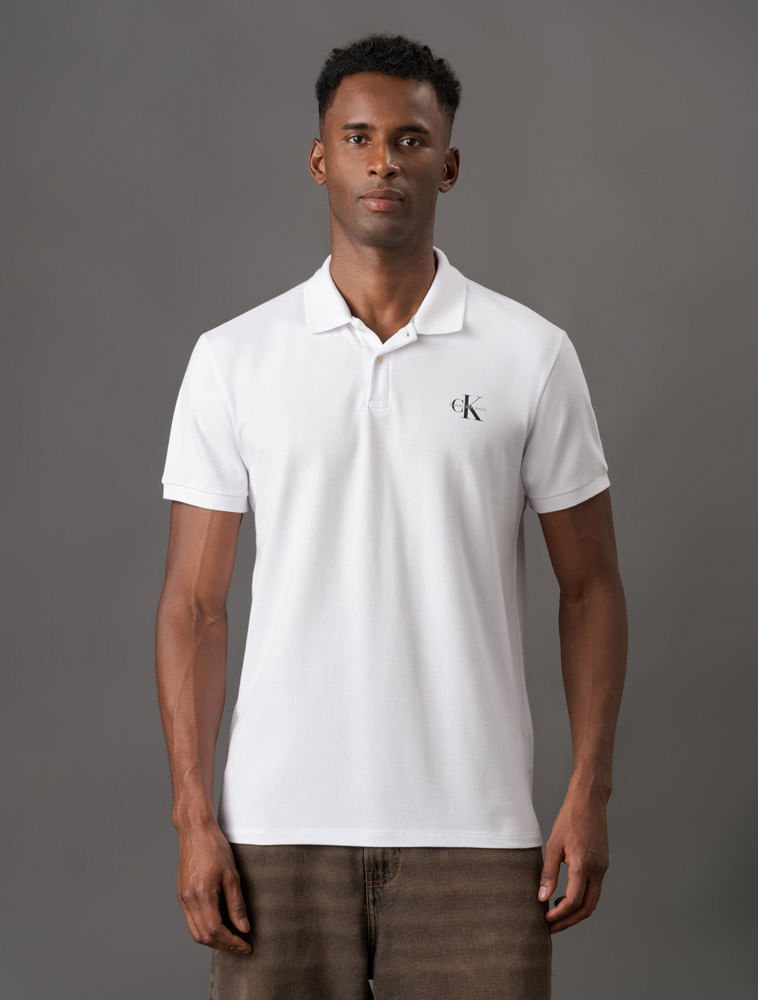 CKJM201_0900_1-POLO-MC-CKJ-MASC-LOGO-RE-ISSUE-PEITO
