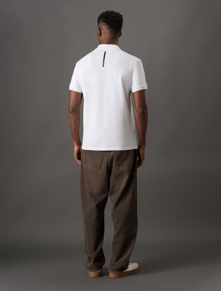 CKJM201_0900_2-POLO-MC-CKJ-MASC-LOGO-RE-ISSUE-PEITO