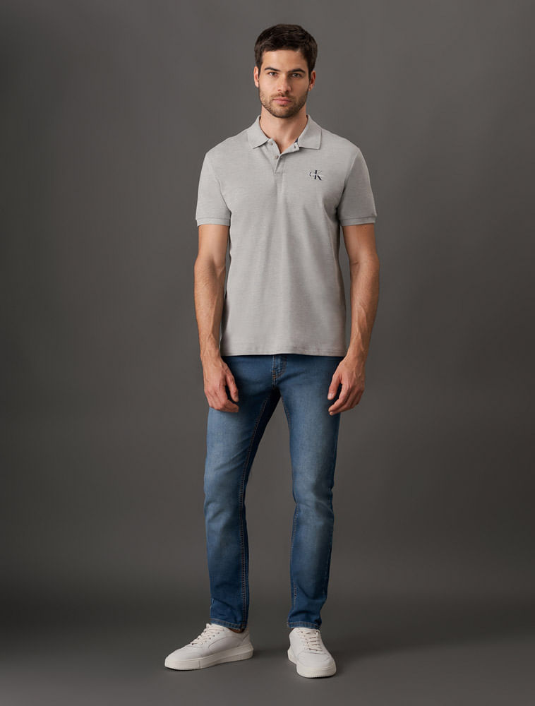 CKJM201_0966_3-POLO-MC-CKJ-MASC-LOGO-RE-ISSUE-PEITO